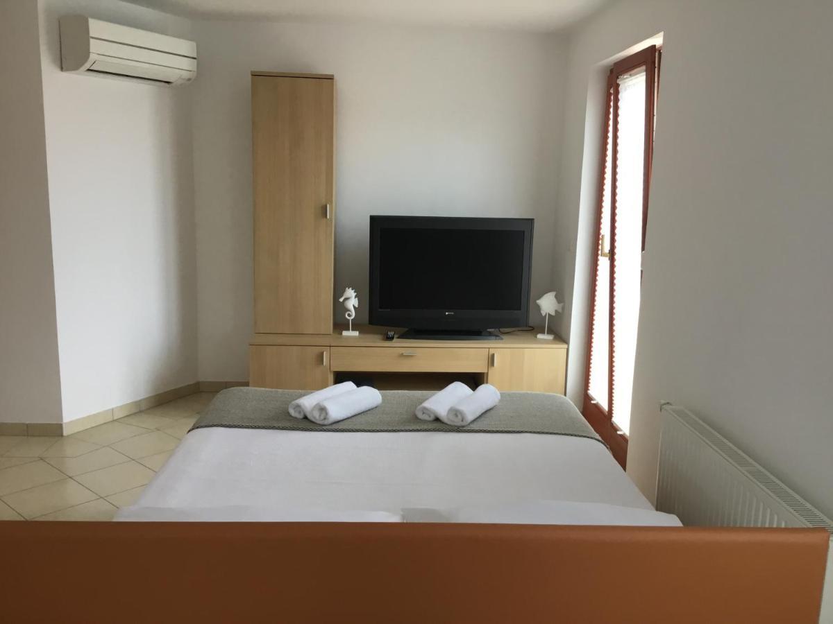 Apartment Sotlar Izola Bagian luar foto