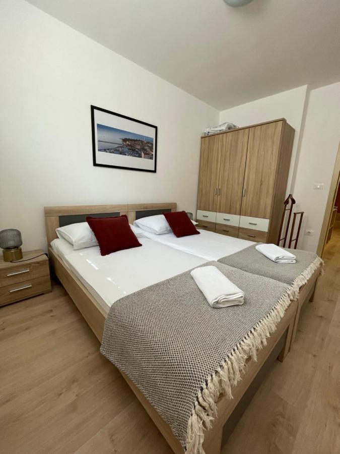 Apartment Sotlar Izola Bagian luar foto