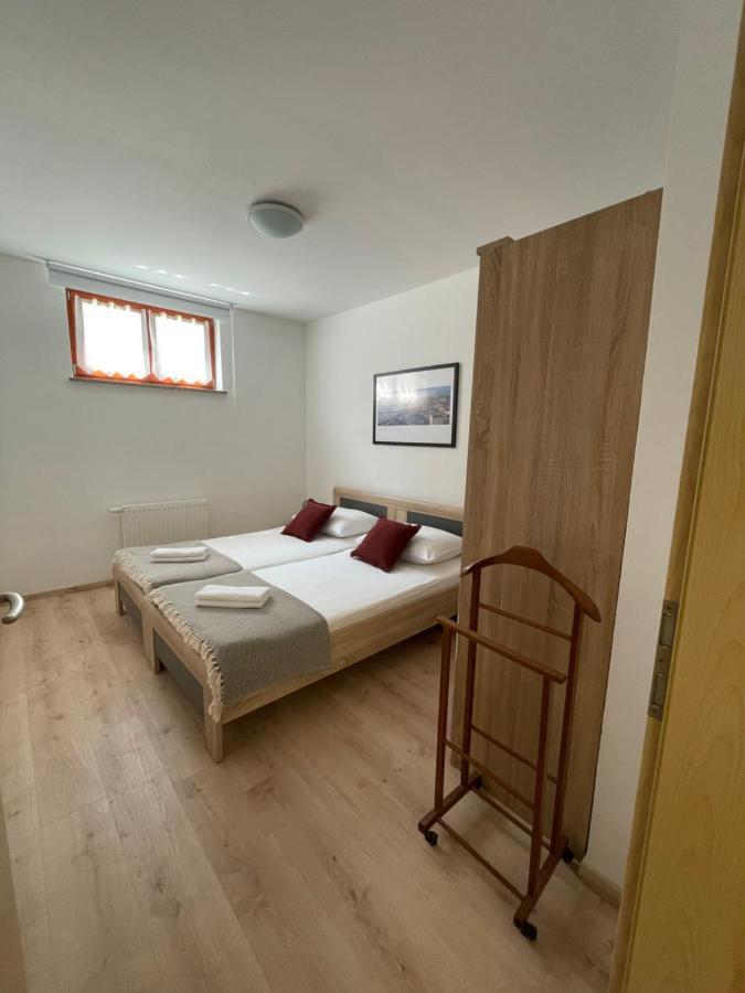 Apartment Sotlar Izola Bagian luar foto